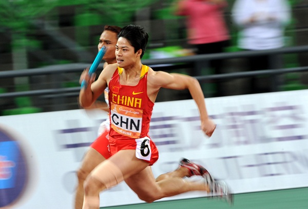 廣州亞運會(huì )首次進(jìn)入國際視野的蘇炳添在男子4小00接力比賽奪冠場(chǎng)面.jpg