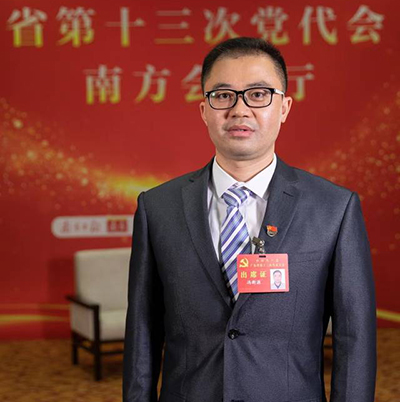 鶴山雅圖仕印刷有限公司生產(chǎn)技術(shù)主任、首席技師馮新源代表：“傳幫帶”助青年技工成長(cháng)成才