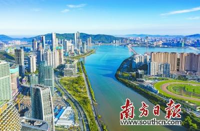 橫琴粵澳深度合作區與澳門(mén)一衣帶水.jpg