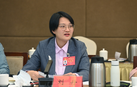 僑銀城市管理股份有限公司黨支部書(shū)記劉丹代表：用創(chuàng  )新和真心提升城市服務(wù)水平