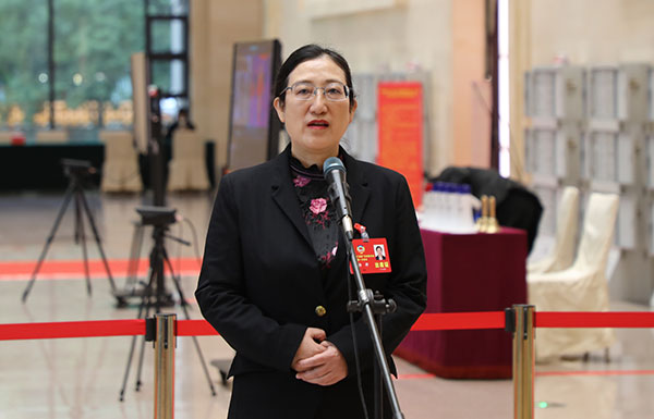省政協(xié)委員、廣東外語(yǔ)外貿大學(xué)法學(xué)院副院長(cháng)楊樺：促進(jìn)高校畢業(yè)生高質(zhì)量充分就業(yè)