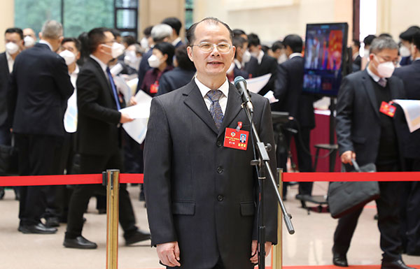 省政協(xié)委員、致公黨廣東省委會(huì )專(zhuān)職副主委黃小彪：高標準建設華僑經(jīng)濟文化合作試驗區