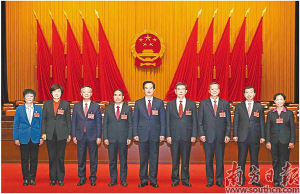 省十四屆人大常委會(huì )領(lǐng)導班子合影.jpg