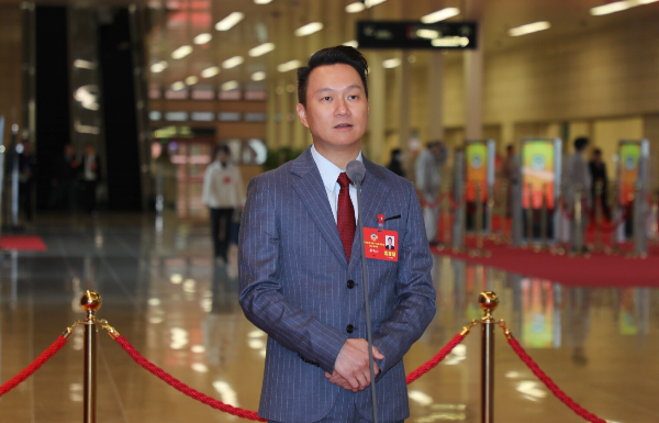 省政協(xié)委員、澳門(mén)黎氏企業(yè)控股有限公司行政總裁黎鳴山：面向港澳青年建立信息發(fā)布平臺