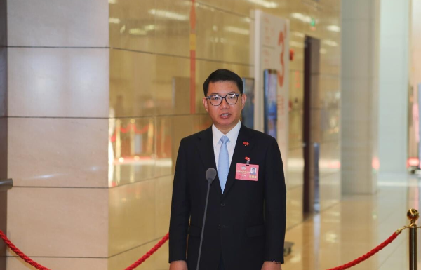 省政協(xié)委員、香港高等法院大律師、內地執業(yè)律師吳英鵬：促進(jìn)港澳律師融入國家發(fā)展大局