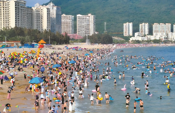 “五一”假期陽(yáng)江海陵島人氣“爆棚” 單日接待游客數超24萬(wàn)人次